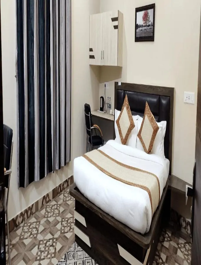 Hotel Kb Palace Varanasi 2*,